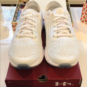 Under Armour Women’s Hovr Size 7.5
